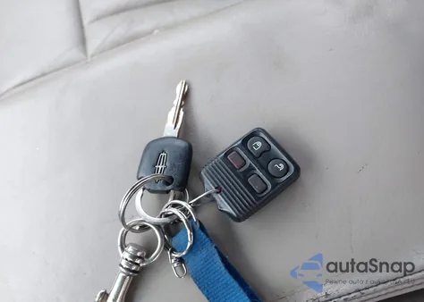 2004 Lincoln Town Car Signature из США, поврежденный, VIN 1LNHM81W34Y603990